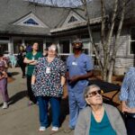 knollwood residents watching eclipse